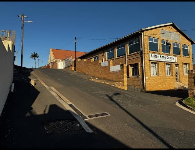 140M² BUILDING TO LET IN OVERPORT